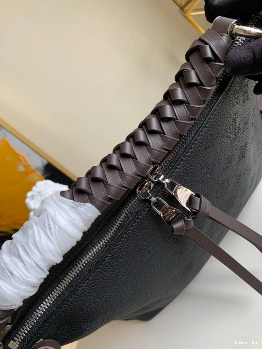 HOBO LOUIS MM VUITTON BEAUBOURG 0822